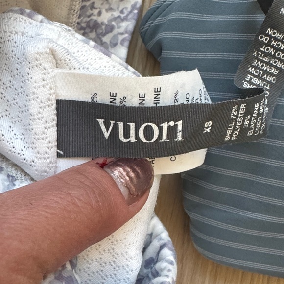 Vuori Sports Bra Collection - Green, Beige, Blue, Gray - Picture 2 of 8